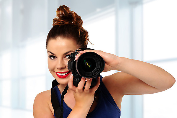 포토 JPG 해외이미지 모델 직업 손 여자 행복 티셔츠 갈색머리 한명 사람 취미 카메라 디지털 사진촬영 기쁨 장비 잡기 업무 기자 발사 사진사 그림 만들기 언론 리포터 해외202008 해외포토 1 헤어스타일 감정 셔츠 모션 신체부위 전자제품 촬영 작업 작가 파일형식