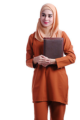 포토 JPG 해외이미지 모델 학생 여자 교육 행복 종교 포즈 백그라운드 실내 한명 미소 사람 동양인 인종 성인 책 학습 스터디 보라색 공책 목도리 자신감 이슬람교 질문 흥분 대학교 적재 베일 고립 아랍어 해외202008 해외포토 1 잡화 감정 컬러 학교 문구용품 표정 내부 파일형식
