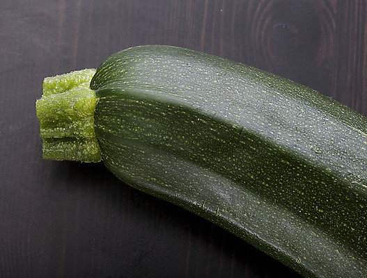 포토 JPG 해외이미지 클리핑패스 음식 조각 채소 요리 사람없음 초록색 식사 신선 꼬리 날것 스쿼시 고립 조감도 주키니 해외202008 해외포토 스포츠 컬러 구기 파일형식