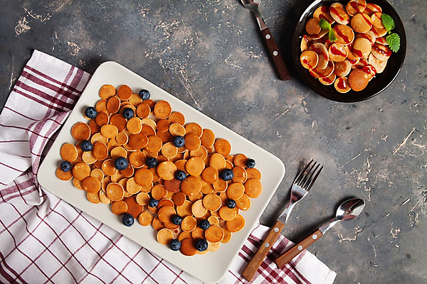 포토 JPG 해외이미지 전통 접시 열매 어린이 음식 백그라운드 다이어트 아침 디저트 주택 건강 요리 사람없음 유행 식사 빵집 사막 튀김 흰색 아기 달콤 맛 아침식사 작음 시리얼 굽기 먹기 민트 메뉴 블루베리 레시피 팬케이크 미니 쉬운 콘크리트 미니멀 맛있는 해외202008 해외포토 주간 식물 식기 컬러 컨셉 과일 모션 사람 건물 케이크 상점 크기 구이 허브 파일형식