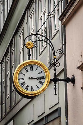 포토 JPG 해외이미지 디자인 시계 백그라운드 회사 비즈니스 하늘 거리 독일 사람없음 야외 건물 유행 상점 도시 시간 고급 보석 심볼 손목시계 스위스 사인 스타일 해외202008 해외포토 건축물 유럽 컨셉 장신구 광석 파일형식