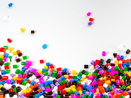 포토 JPG 해외이미지 디자인 백그라운드 목걸이 씨앗 취미 사람없음 장식 컬러풀 활발 흰색 원형 닫기 플라스틱 수집 오브젝트 질감 강렬 고립 많음 해외202008 해외포토 도형 식물 컬러 컨셉 장신구 모션 재질 파일형식