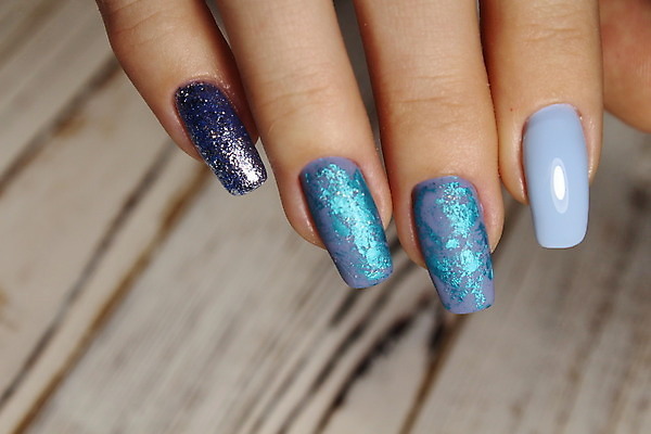 포토 JPG 해외이미지 손 디자인 여자 백그라운드 손가락 미술 사람없음 파란색 유행 상점 검은색 흰색 못 손톱관리 손톱 광택 스타일 해외202008 해외포토 컬러 문화예술 사람 신체부위 공구 네일아트 파일형식