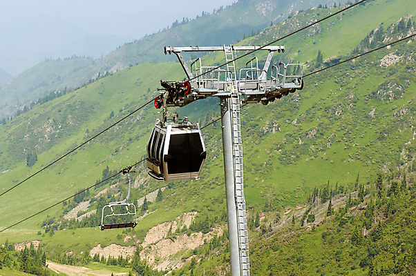 포토 JPG 해외이미지 유럽 여행 교통시설 자동차 자연 하늘 날씨 휴가 산 파노라마 풍경 경사 사람없음 야외 목재 여름 파란색 햇빛 여행객 맑음 장비 오스트리아 곤돌라 숲 언덕 알프스 리프트 방법 선로 절정 해외202008 해외포토 나무 계절 나라 육상교통 컬러 교통 재료 촬영기법 사람 태양 시설 생태계 파일형식