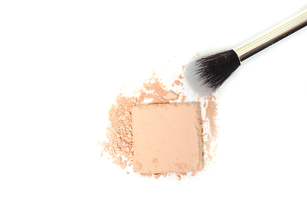포토 JPG 해외이미지 사람없음 뷰티 붓 화려 가루 흰배경 아이섀도 살구색 해외202008 해외포토 컬러 백그라운드 컨셉 화장품 흰색 파일형식