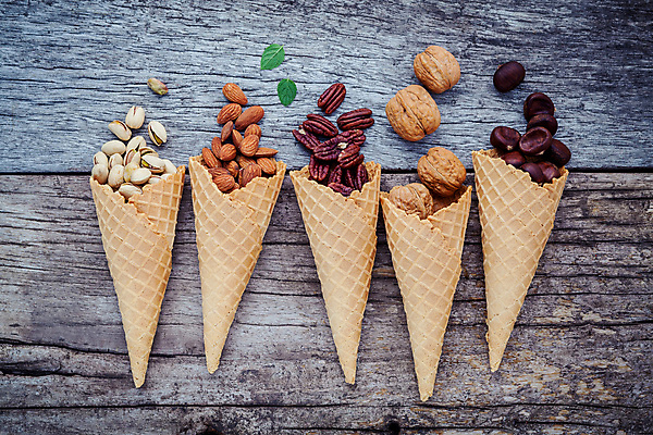 포토 JPG 해외이미지 아이스크림 사람없음 여러개 우유 견과류 달콤 호두 아몬드 아이스크림콘 와플 젤라또 피스타치오 피칸 개암 해외202008 해외포토 열매 다수 디저트 유제품 맛 콘 파일형식