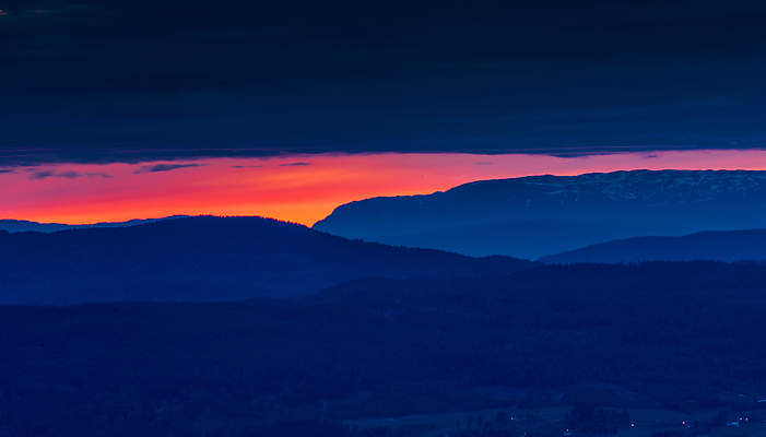 포토 JPG 해외이미지 구름 호수 여행 밭 오렌지 자연 하늘 날씨 산 풍경 초원 사람없음 야외 빨간색 물 여름 파란색 빛 태양 반사 노란색 환경 계곡 어둠 침묵 황혼 일몰 새벽 시골 야간 저녁 언덕 장면 내추럴 절정 수평선 해외202008 해외포토 자연요소 계절 컬러 농업 과일 노을 소리 생태계 파일형식