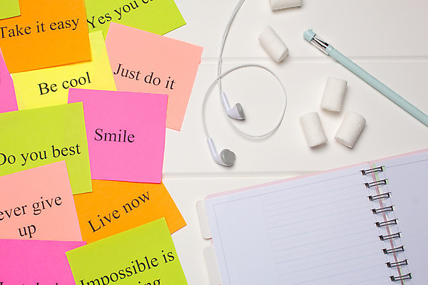 포토 JPG 해외이미지 템플릿 교육 종이 컨셉 스티커 잎 비즈니스 텍스트 아이디어 직장 사람없음 단어 컬러풀 사무실 펜 다이어리 쪽지 헤드폰 공책 공백 흰색 기록 업무 오픈 신용카드 작업실 메시지 계획 페이지 시트 조언 목업 목차 카피스페이스 자극 해외202008 해외포토 식물 문자 컬러 음향기기 회사 문구용품 금융 필기구 사무용품 작업 파일형식