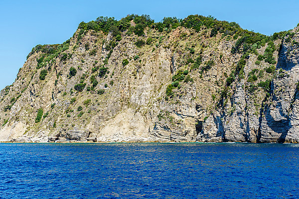 포토 JPG 해외이미지 나무 구름 바다 여행 하늘색 자연 하늘 산 풍경 경사 사람없음 야외 초록색 물 여름 햇빛 태양 반사 도시 만 보트 서핑 휴양지 노려봄 몬테네그로 생태학 석회암 터키석 수평선 해외202008 해외포토 자연요소 식물 계절 교육 컬러 배_교통 표정 파란색 장소 암석 수상스포츠 보석 생태계 파일형식
