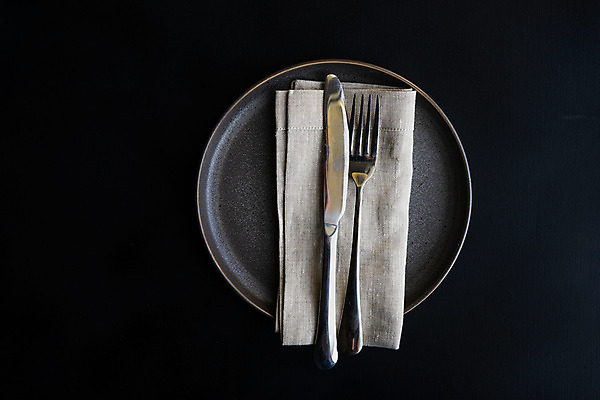 포토 JPG 해외이미지 식기 접시 음식 백그라운드 컨셉 탁자 사람없음 파란색 세트 주방 식사 저녁식사 회색 시골 사발 은색 설정 콘크리트 카피스페이스 미니멀리스트 해외202008 해외포토 컬러 가구 공백 사기그릇 파일형식