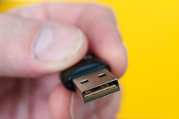 포토 JPG 해외이미지 모바일 안전 사람없음 컴퓨터 카메라 상점 디지털 검은색 자료 장비 정보 디스크 신용카드 막대기 휴대용 오브젝트 전자 수납 멀티미디어 지원 해외202008 해외포토 컬러 금융 전자제품 질병 파일형식