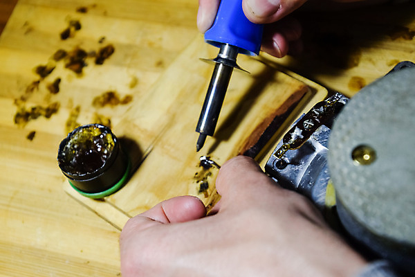 포토 JPG 해외이미지 직업 손 음악 추상 노동자 사람없음 목재 스마트폰 갈색 모니터 기계 소리 장비 흰색 공구 업무 작업실 수리 플러그 서비스 오디오 70대 시스템 모터 조립 베이스 소비에트 시험공부 지원 해외202008 해외포토 나무 노년 컬러 무늬 재료 현악기 문화예술 신체부위 전자제품 핸드폰 스마트기기 학습 컴퓨터 도구 작업 파일형식