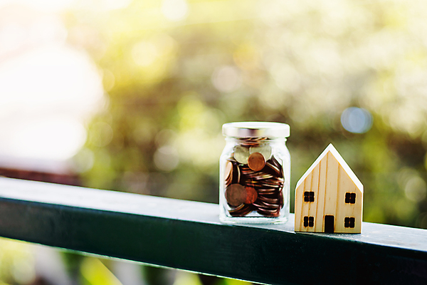 포토 JPG 해외이미지 모델 백그라운드 컨셉 돈 비즈니스 건축양식 성공 주택 사람없음 건물 목재 금융 경제 세일 동전 저축 재산 구매 계획 주식 작음 가격 투자 상승 이익 보험 대출 개발 렌탈 마케팅 세금 수입 예산 진짜 비용 해외202008 해외포토 나무 건축물 건축 재료 쇼핑 크기 파일형식