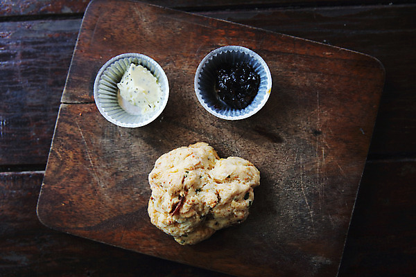 포토 JPG 해외이미지 도마 도마_주방용품 사람없음 하이앵글 스콘 해외202008 해외포토 빵 뷰포인트 주방용품 파일형식