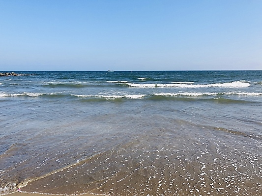 포토 JPG 해외이미지 구름 모래 파도 바다 섬 여행 자연 하늘 휴가 풍경 해변 사람없음 야외 물 여름 파란색 관광지 햇빛 태양 환경 맑음 봄 거품 흰색 만 서핑 내추럴 수평선 해외202008 해외포토 자연요소 계절 컬러 날씨 수상스포츠 생태계 파일형식