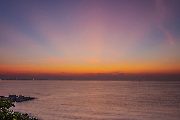 포토 JPG 해외이미지 구름 행복 바다 분홍색 백그라운드 오렌지 자연 하늘 아침 날씨 따뜻함 파노라마 풍경 사람없음 빨간색 여름 파란색 빛 태양 노란색 평화 일출 맑음 황혼 새벽 광선 분위기 황금 저녁 격려 천국 스카이라인 강렬 웅장함 해외202008 해외포토 주간 자연요소 계절 감정 컬러 컨셉 과일 모션 촬영기법 노을 일몰 야간 생태계 파일형식