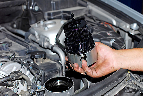 포토 JPG 해외이미지 종이 백그라운드 자동차 기술 사람없음 환경 장비 흐름 작업실 오염 보호 기름 휘발유 청소 순수 묘사 서비스 객실 먼지 짐차 엔진 정비공 청소부 모터 유지 돌봄 엘리먼트 옛날 위생관리 자동 필터 더스트파티클 해외202008 해외포토 직업 음식 육상교통 컨셉 모션 관리 기술자 석유 파일형식