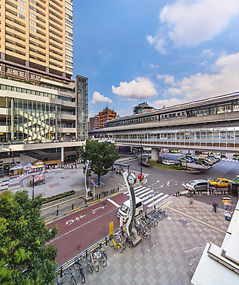 포토 JPG 해외이미지 구름 시계 비즈니스 건축양식 자동차 하늘 부동산 풍경 사람없음 건물 세로 여름 도시풍경 탑 일본 고층빌딩 기차 도시 도쿄 통로 정사각형 택시 타운 8월 7월 조감도 해외202008 해외포토 자연요소 도형 건축물 계절 건축 아시아 육상교통 승용차 대중교통 빌딩 날짜 재산 파일형식