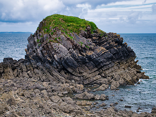 포토 JPG 해외이미지 바다 여행 자연 하늘 영국 웨일즈 풍경 해변 사람없음 물 파란색 트래킹 부식 그림 사암 울퉁불퉁 지질학 펨브룩셔 막 해외202008 해외포토 자연요소 교육 유럽 컬러 레저 돌_바위 생태계 파일형식