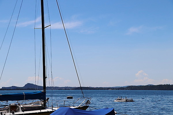포토 JPG 해외이미지 나무 유럽 호수 여행 자연 하늘 휴가 산 파노라마 풍경 사람없음 야외 물 여름 컬러풀 맑음 이탈리아 장면 암초 해외202008 해외포토 자연요소 식물 계절 나라 컬러 날씨 촬영기법 생태계 파일형식