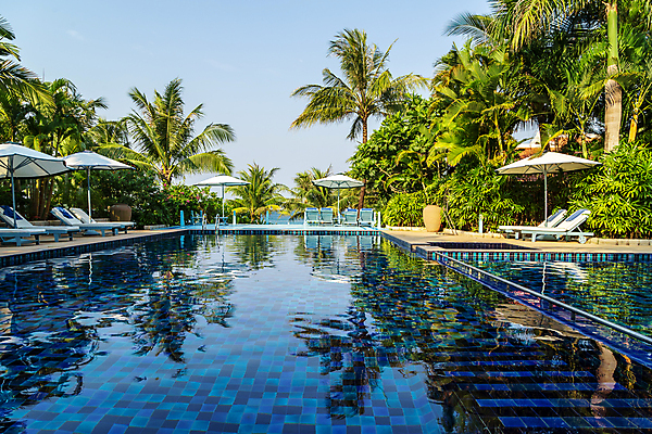 포토 JPG 해외이미지 나무 디자인 실루엣 섬 여행 잎 의자 우산 건축양식 자연 호텔 표면 휴가 휴식 주택 수영장 건강 손바닥 풍경 사람없음 건물 초록색 물 여름 파란색 햇빛 맑음 수영 휴게실 고급 시원함 갑판 빌라 휴양지 코코넛 파라다이스 해외202008 해외포토 자연요소 식물 건축물 손 계절 건축 컬러 가구 컨셉 배_교통 과일 숙소 날씨 촬영기법 태양 장소 수상스포츠 생태계 파일형식