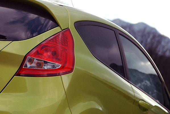 포토 JPG 해외이미지 모델 디자인 유럽 스포츠 여행 컨셉 창문 교통시설 자동차 전등 새로움 거리 사람없음 빨간색 빛 반사 금속 힘 공연 거울 운전 흰색 램프 바퀴 고급 묘사 속도 꼬리 타이어 범퍼 자동 전용 해외202008 해외포토 나라 육상교통 컬러 교통 모션 재질 조명 이벤트 시설 파일형식