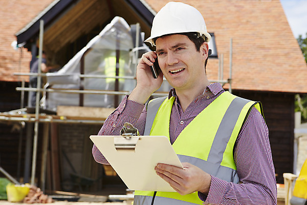 포토 JPG 해외이미지 백인 직업 남자 건축양식 모바일 부동산 노동자 주택 세포 한명 안전 사람 건물 가로 30대 스마트폰 노란색 재킷 작업 전문직 감독 계획 건축가 확인 경영자 통화 건축업자 서류판 카피스페이스 해외202008 해외포토 서양인 1 건축물 건축 컬러 컨셉 모션 장년 핸드폰 스마트기기 사무용품 공백 외투 재산 리더 파일형식