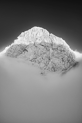 포토 JPG 해외이미지 구름 계절 실루엣 유럽 여행 자연 날씨 산 흑백 풍경 사람없음 야외 평화 검은색 이탈리아 등산 하이킹 흰색 황무지 정상 고도 산등성이 알프스 마법 뿌연 슬로베니아 절정 해외202008 해외포토 자연요소 나라 컬러 컨셉 레저 촬영기법 트래킹 생태계 파일형식