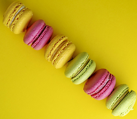 포토 JPG 해외이미지 디저트 사람없음 마카롱 노란배경 맛있는 해외202008 해외포토 음식 백그라운드 노란색 파일형식