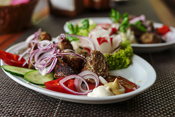 포토 JPG 해외이미지 접시 음식 다이어트 토마토 채소 부분 양파 오이 감자 파프리카 건강 육류 돼지고기 요리 사람없음 목재 가로 초록색 식당 식사 저녁식사 치킨 샐러드 소고기 튀김 맛 그릴 바비큐 굽기 속도 준비 후추 칠면조 프랑스어 점심식사 케밥 해외202008 해외포토 나무 문자 식기 컬러 컨셉 식재료 재료 조류 주방용품 상점 구이 향신료 닭고기요리 파일형식