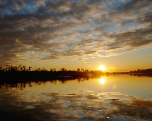 포토 JPG 해외이미지 구름 호수 자연 하늘 풍경 사람없음 야외 태양 반사 일몰 거울 수평선 해외202008 해외포토 자연요소 노을 생태계 파일형식