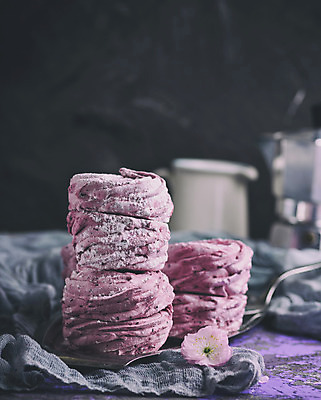 포토 JPG 해외이미지 음식 분홍색 디저트 사람없음 과자 케이크 보라색 달콤 크림 마시멜로우 핸드메이드 해외202008 해외포토 컬러 맛 파일형식