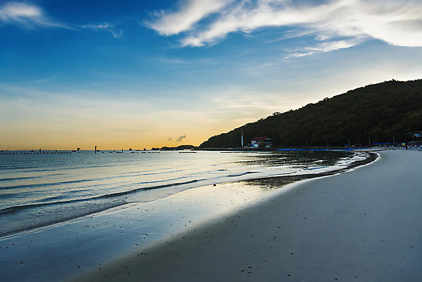 포토 JPG 해외이미지 구름 계절 모래 파도 바다 백그라운드 오렌지 자연 하늘 아침 날씨 휴가 휴식 파노라마 풍경 사람없음 야외 물 여름 파란색 빛 컬러풀 햇빛 태양 반사 일출 맑음 놀람 새벽 서핑 땅 속도 상승 넘어짐 수평선 해외202008 해외포토 주간 자연요소 감정 컬러 컨셉 과일 모션 촬영기법 표정 노을 수상스포츠 생태계 파일형식
