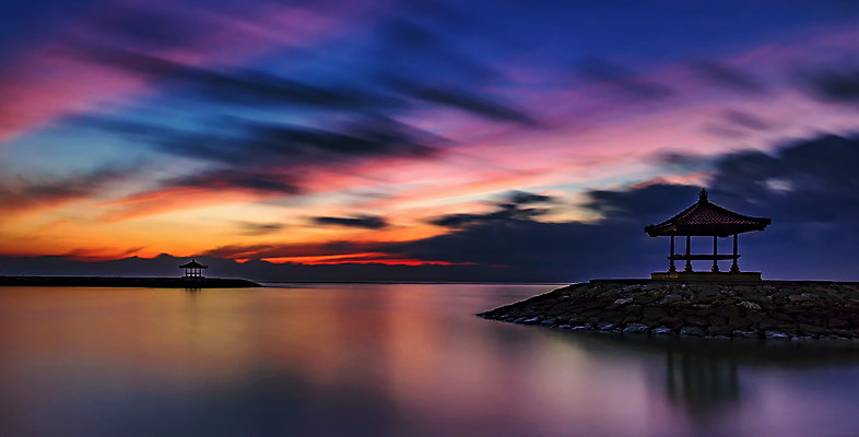 포토 JPG 해외이미지 구름 아시아 모래 파도 바다 백그라운드 자연 하늘 아침 날씨 풍경 사람없음 물 여름 파란색 빛 반사 일출 맑음 황혼 일몰 새벽 낭만 바위 분위기 신비 속도 발리 인도네시아 장면 수평선 해외202008 해외포토 주간 자연요소 계절 나라 컬러 섬 컨셉 노을 돌_바위 생태계 파일형식