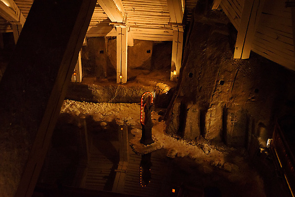 포토 JPG 해외이미지 유럽 길 조각 여행 건축양식 사람 사람없음 목재 세계 조각상 교회 여행객 그룹 복도 중세 터널 동굴 재산 크리스탈 땅 회의실 천장 아치 박물관 소금 광택 지하 동쪽 폴란드 깊이 르네상스 짠맛 크라쿠프 해외202008 해외포토 나무 건축 나라 재료 종교건축 건물 금융 조형물 역사 맛 광석 방향 파일형식