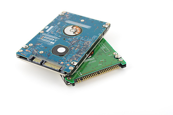 포토 JPG 해외이미지 산업 컨셉 통신 사람없음 초록색 파란색 노트북 전자제품 컴퓨터 반사 상점 금속 검은색 공책 자료 거울 운전 정보 흰색 원형 닫기 읽기 묘사 오브젝트 파일 슛 시스템 수납 모터 고립 철강 하드웨어 해외202008 해외포토 도형 컬러 모션 재질 문구용품 파일형식