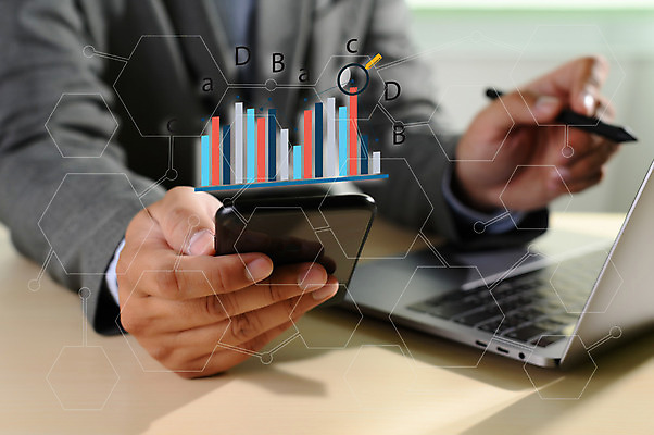 포토 JPG 해외이미지 라이프스타일 컨셉 인터넷 회사 비즈니스 통신 통계 그래프 사람 사람없음 그래픽 금융 컴퓨터 사무실 알약 디지털 스크린 자료 웹 터치 정보 성장 잡기 업무 작업 비즈니스맨 네트워크 계획 연결 분석 보고서 바쁨 수익 계기판 마케팅 해외202008 해외포토 남자 모션 생활 경제 전자제품 약 직장인 파일형식