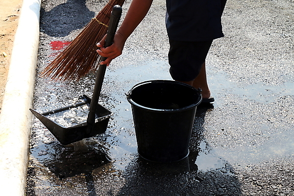 포토 JPG 해외이미지 백인 직업 여자 여행 백그라운드 가사 비즈니스 공장 태국 노동자 거리 바닥 주택 사람 사람없음 야외 물 교수 장비 젖음 흰색 공구 업무 위생 빨래 서비스 방콕 먼지 분무기 세탁기 청소부 그런지 압력 옛날 해외202008 해외포토 자연요소 서양인 아시아 컬러 공업 건물 교사 가전제품 도구 작업 파일형식