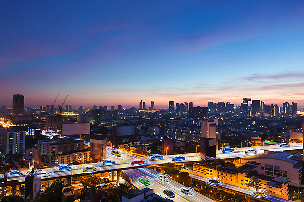 포토 JPG 해외이미지 도로 인터넷 통신 교통시설 자동차 미래 안테나 안전 사람없음 빛 탑 디지털 운전 도시 네트워크 운전사 야간 무선전화기 스마트 택시 시스템 네비게이션 센서 셀프 자동 제어 지능 해외202008 AI_인공지능 해외포토 자연요소 직업 건축물 길 육상교통 교통 컨셉 모션 승용차 전화기 시설 파일형식
