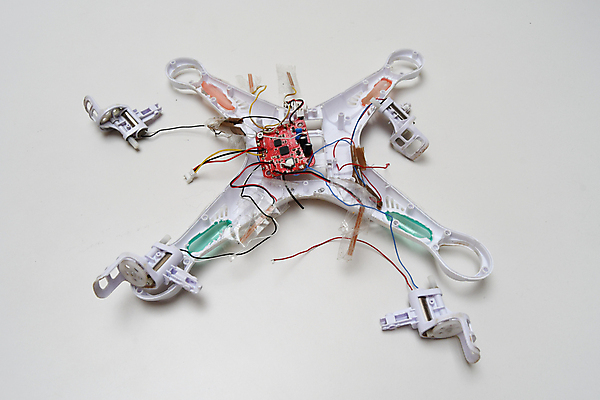 포토 JPG 해외이미지 모션 하늘 비행기 안테나 안전 사람없음 카메라 디지털 촬영 손상 흰색 도시 재산 헬리콥터 떨어짐 보호 파일럿 사건 항공 예방 보안 감시 동영상 발견 혁명 깨짐 스파이 제어 해외202008 해외포토 직업 컬러 컨셉 통신 항공교통 대중교통 금융 전자제품 파일형식