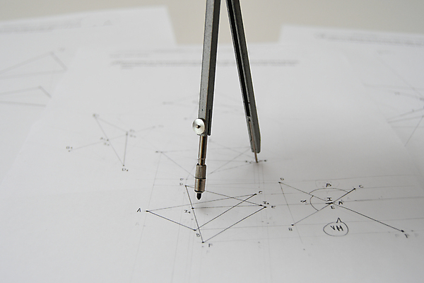 포토 JPG 해외이미지 식물 디자인 교육 산업 종이 과학 패턴 프레임 자 파노라마 사람없음 파란색 세트 연필 기계 과학기술 기구 공구 원형 계획 파편 나침반 스케치 묘사 측정 그림 문서 청사진 공학 제도 해외202008 해외포토 도형 컬러 컨셉 무늬 문구용품 학용품 기술 촬영기법 미술 필기구 도구 파일형식
