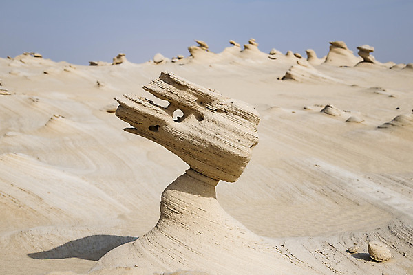 포토 JPG 해외이미지 모양 디자인 실루엣 모래 과학 여행 중동 자연 건조 풍경 사람없음 사막 시골 점 화석 지역 암초 멀리 아랍에미리트 관심 울퉁불퉁 지질학 흥미 해외202008 해외포토 교육 나라 컨셉 촬영기법 생태계 파일형식