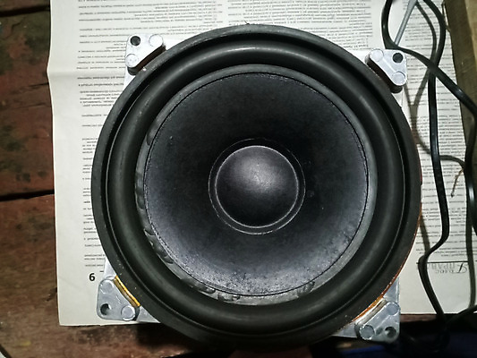 포토 JPG 해외이미지 직업 손 음악 노동자 사람 성인 사람없음 목재 갈색 카메라 기계 장비 공구 나사 업무 작업실 수리 볼륨 서비스 오디오 70대 실타래 고정 시끄러움 모터 리가 베이스 소비에트 시험공부 합판 힘찬 해외202008 해외포토 나무 노년 컬러 컨셉 재료 현악기 문화예술 신체부위 전자제품 학습 도구 작업 파일형식