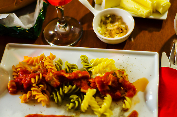 포토 JPG 해외이미지 전통 접시 음식 토마토 치즈 파스타 건강 스파게티 돼지고기 요리 사람없음 가로 식당 식사 저녁식사 버섯 소고기 도자기 양념 이탈리아음식 맛 기름 지중해 크림 국수 올리브 햄 서빙 베이컨 점심식사 마카로니 볼로냐 맛있는 탈리아텔레 해외202008 해외포토 식기 열매 바다 컨셉 채소 유제품 서양음식 육류 상점 면류 파스타면 파일형식