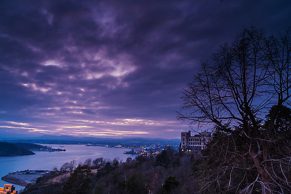 포토 JPG 해외이미지 구름 유럽 바다 섬 여행 건축양식 자연 하늘 노르웨이 사람없음 야외 건물 물 파란색 빛 도시풍경 컬러풀 태양 평화 일출 항구 황혼 일몰 추위 도시 만 황금 저녁 스카이라인 넘어짐 다도해 스칸디나비아 오슬로 피오르 해외202008 해외포토 자연요소 건축물 건축 나라 컬러 컨셉 교통시설 모션 풍경 노을 야간 생태계 지형 파일형식