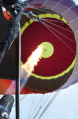 포토 JPG 해외이미지 밧줄 스포츠 여행 백그라운드 하늘 불 바람 불꽃 실내 안테나 사람없음 야외 빨간색 빛 컬러풀 노란색 자유 뜨거움 소프트포커스 혀 버너 항공 낙하산 연료 제트기 가스 풍선 네비게이션 노즐 점화 해외202008 해외포토 자연요소 줄 컬러 컨셉 통신 날씨 비행기 촬영기법 내부 입 파일형식