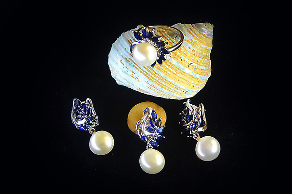 포토 JPG 해외이미지 디자인 결혼 백그라운드 목걸이 팔찌 선물 사람없음 빛 유행 귀걸이 반지 화려 황금 고급 은색 크리스탈 보석 수집 에메랄드 다이아몬드 보물 내추럴 고립 사파이어 전용 팬던트 핸드메이드 해외202008 해외포토 컬러 컨셉 장신구 이벤트 광석 파일형식