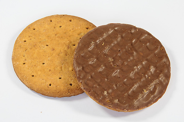 포토 JPG 해외이미지 음식 백그라운드 영국 사람없음 갈색 쌓기 초콜릿 우유 흰색 신선 원형 달콤 맛 자르기 단계 고립 해로움 해외202008 해외포토 도형 유럽 컬러 컨셉 모션 디저트 유제품 파일형식