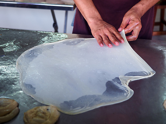 포토 JPG 해외이미지 전통 아시아 음식 빵 이동 비즈니스 재료 모션 디저트 거리 건강 관리 요리 사람 동양인 사람없음 상점 주방 식당 요리사 식사 흰색 신선 뜨거움 시장 닫기 기름 이슬람교 인도인 준비 반죽 만들기 롤 밀가루 지역 남쪽 길거리음식 블러 인기 핸드메이드 맛있는 해외202008 해외포토 외국인 직업 나라 종교 컬러 컨셉 인종 가루 방향 파일형식