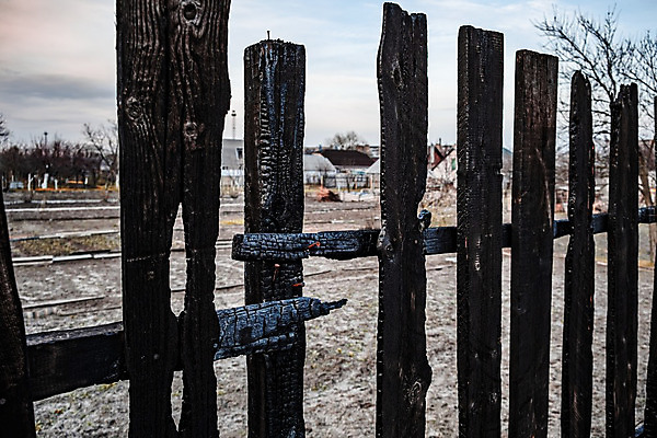 포토 JPG 해외이미지 벽 백그라운드 패턴 표면 불 추상 주택 사람없음 목재 울타리 갈색 검은색 어둠 회색 판넬 거친 균열 널 위험 장작 묘사 질감 내추럴 그런지 수목 옛날 진짜 화상 해외202008 해외포토 자연요소 나무 컬러 컨셉 무늬 재료 모션 건물 담장 상처 파일형식